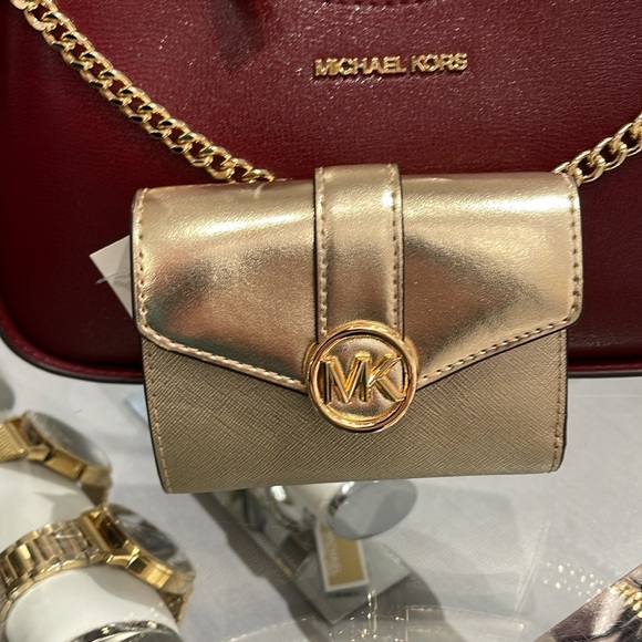 MICHAEL KORS
Carmen Medium Faux Leather Wallet
Pale Gold 
NWT - Picture 4 of 16